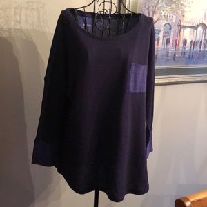 Columbia 3/4 sleeve cotton/polyester top. Rounded bottom and stripe accent.